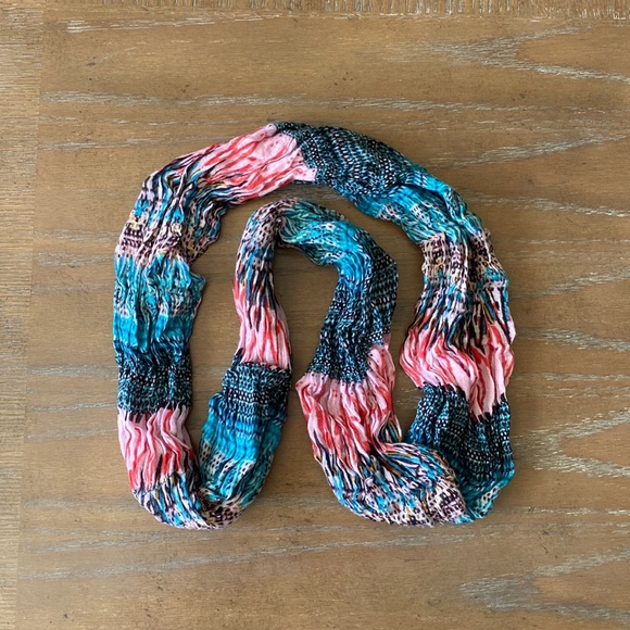 Patterned Infiniti Scarf - Picture 2 of 4
